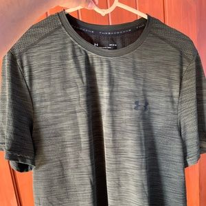 Under Armour thread borne shirt